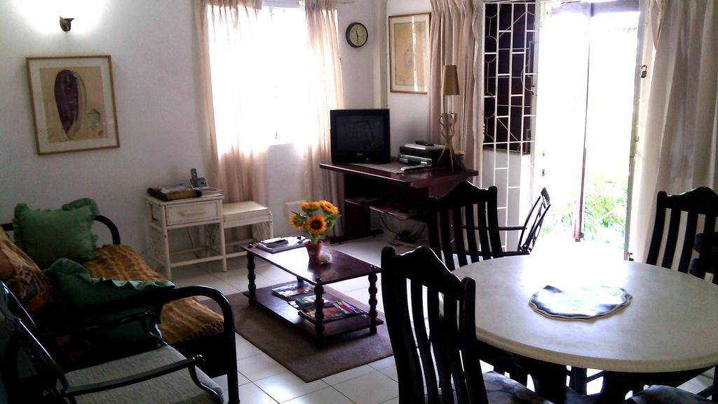 Morris Apartments Saint James Room photo
